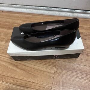 Easy spirit black women shoes looks like new,size 8.5